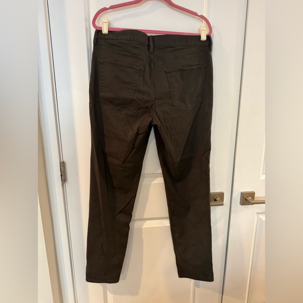 Banana Republic Men's Athletic Traveler Pant in Dark Olive Green 34x32 - Picture 3 of 6